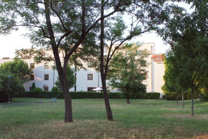 פיאצ'נצה Hotel City מראה חיצוני תמונה