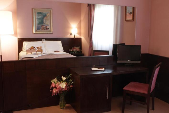 פיאצ'נצה Hotel City חדר תמונה