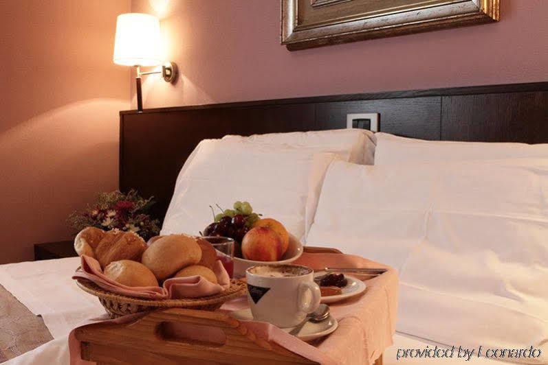פיאצ'נצה Hotel City מראה חיצוני תמונה