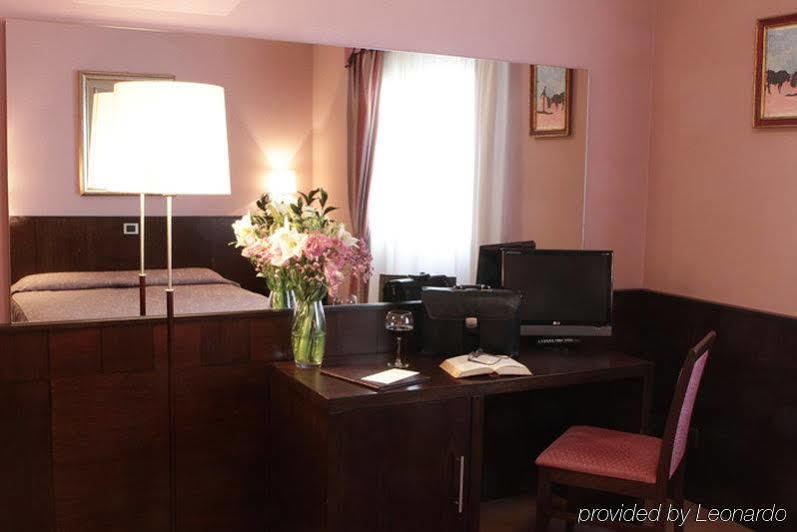 פיאצ'נצה Hotel City מראה חיצוני תמונה
