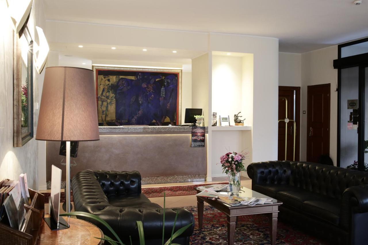 פיאצ'נצה Hotel City מראה חיצוני תמונה