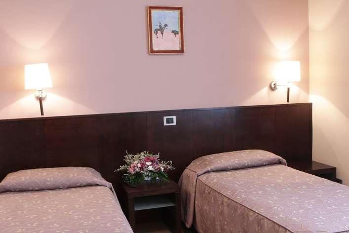 פיאצ'נצה Hotel City חדר תמונה